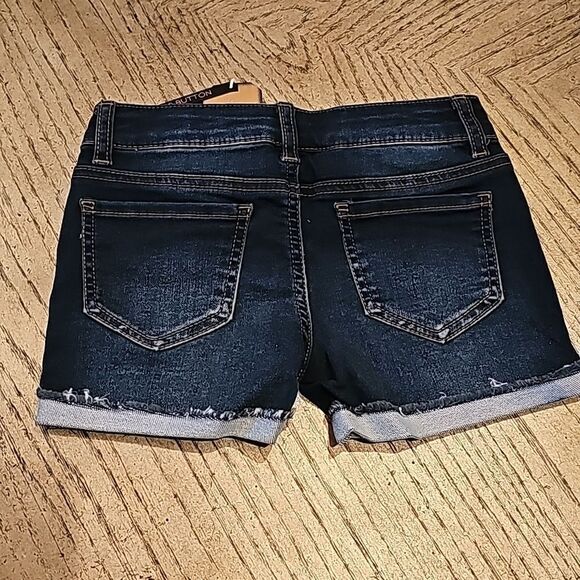 Girls Jean shorts size 7 NWT snap button, adjustable waist, soft and stretchy - Picture 5 of 6